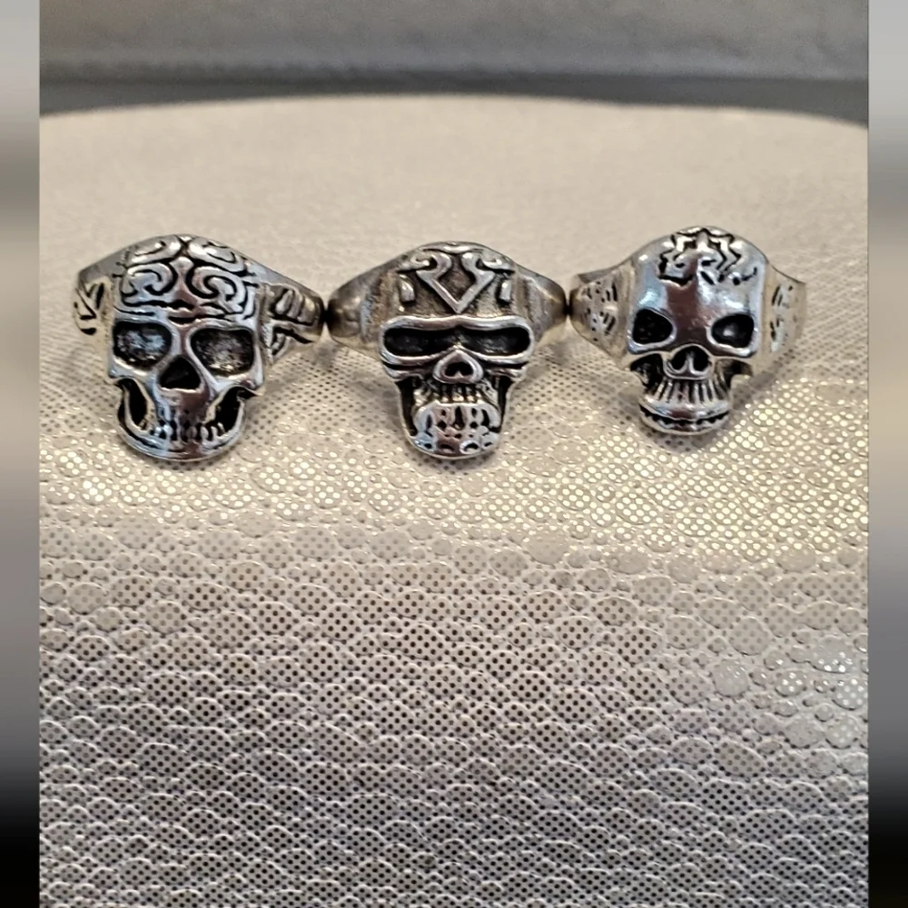 💚5/$25 Silver & Black Toned Skull Rings Set Bundle Lot Of 3 Size 8.5-9